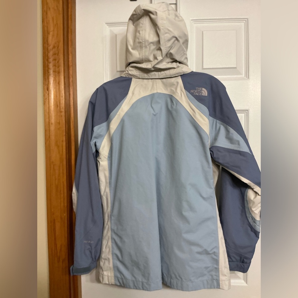 The North Face Girl’s HYVENT Jacket - Picture 4 of 7